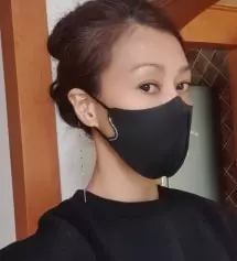 마스크 받아보고 대만족 입니다  포장도 꼼꼼하고  디자인 원단 두말할거 없네요 배송도