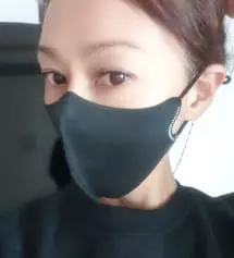 마스크 받아보고 대만족 입니다  포장도 꼼꼼하고  디자인 원단 두말할거 없네요 배송도