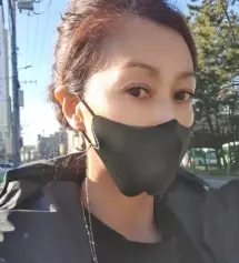 마스크 받아보고 대만족 입니다  포장도 꼼꼼하고  디자인 원단 두말할거 없네요 배송도