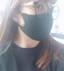 세련된 마스크네요..큐빅포인트로 고급스럽기까지.귀 끈 조절도되니 좋아요. 숨쉬기도 