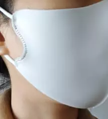 화이트가 화면보다 어둡고 탁한 화이트라 실망했지만 잘 하고 다닐게요 빠른 배송 감사