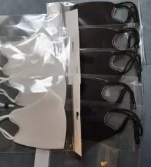 일단 끈조절이 가능해서 얼굴에 딱 맞게 착용할수 있어 좋구요. 숨쉬기 편하고 반짝반짝