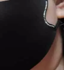 냄새가 살짝나서 전 빨아 쓰려구여.이뻐요..베이지 색이 잇음 좋겟다 생각이 드내여