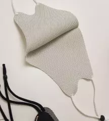 깔끔하고 큐빅이쁘네요~ 코라인도 부드럽고 끈조절되고 좋아요^^