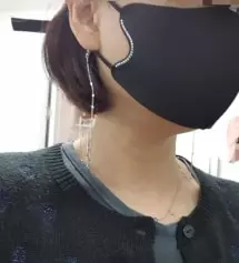 블랙바탕이라 큐백이 더 빛나요ㅎ 포인트주고 좋아요~ 코라인도 부드럽고 끈조절도 되서