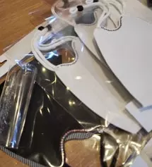 마스크 도톰하고 얼굴에 챡 밀챡되서 
