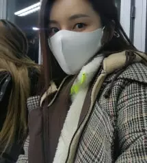 독특하고 숨쉬기도 편하고 아주 좋아요.사진속 모델들은 이쁘게 딱 맞는 것 같은데 저는