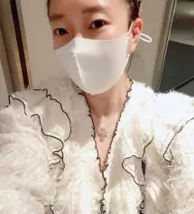 이렇게 이쁜 마스크도 있나요???마스크 촉감이 좋아서 얼굴에 트러블이 안날거같아요