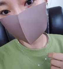 너무 이쁘고 좋네요  흔하지않은 색상이라 더욱 마음에 들어요~ 선물할 요량으로 여러개