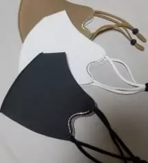 큐빅이 예뻐서 첫주문해봤어요... 아직 사용전이지만 .. 빨아서 쓰면 괜찮을거같아요..