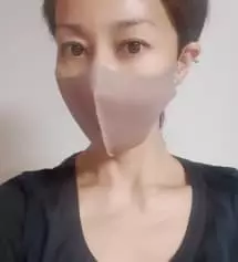 블랙구매햇다가   너무이쁘고 편해서 브라운도 주문햇어요  색상도 맘에들고 저에얼굴을