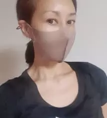 블랙구매햇다가   너무이쁘고 편해서 브라운도 주문햇어요  색상도 맘에들고 저에얼굴을