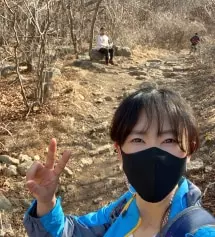 착용감은 말할껏도 없고 숨쉬기도 너무 편해요. 마스크 하나에도 엣지를 살릴 수 있으니