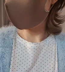 연한 브라운이라 고급진느낌이네요~~줄로그옷들과 매치하기좋겠어요^^