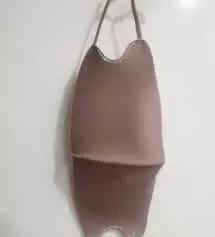 블랙 큐빅 마스크 구입하고 마음에 들어 브라운도 큐빅으로 구매했어요. 밝은 컬러의 옷