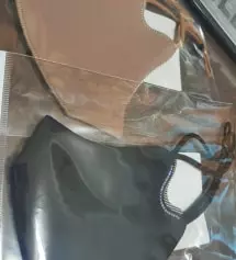 내피도 블랙이나 브라운인줄알고 메이크업할때 좋겠다 싶어서 구매했는데... 그렇진않아