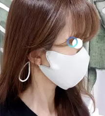 봄이라 화사하니 화이트 구매했어요~ 역시 너무나 예쁘고 맘에들어요.~ 마스크도 엣지있