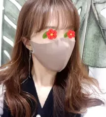 이렇게 예쁠수가~~마스크 자랑하고싶어서 외출했네요~~색상 너무 잘 나왔어요~~어디에도