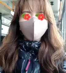 이렇게 예쁠수가~~마스크 자랑하고싶어서 외출했네요~~색상 너무 잘 나왔어요~~어디에도