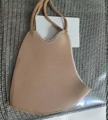 큐빅이 얼굴을 돋보이게 해줘서 외출할때 기분좋게 해 줄거 같아요 냄새도 안나고 답답