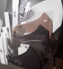 기본이라 선택 검정을 젤많이 착용하게되네요  세련되고 블랙은 진리