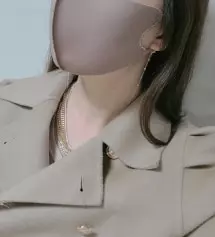 블랙이 최고라 생각했는데 옷 색상 밝아지니 브라운이 최애로 바뀌네요. 브이라인 욕심