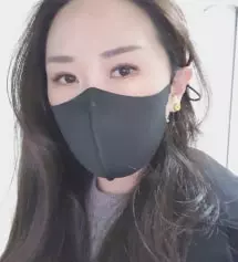 와우..쉘리모큐빅마스크 착용하니까 예뻐보인대요. 귀티나고 악세서리한듯 빛이납니다.