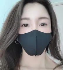 일회용 마스크만 쓰고 다니면서 항상 마스크 쓸때마다 급 못난이 되는 기분이었는데요.