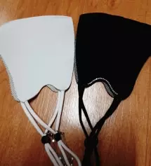 전에 화이트 품절이라 집에서 큐빅 붙였는데.
