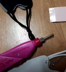 전에 화이트 품절이라 집에서 큐빅 붙였는데.
