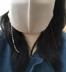 짙은 브라운 입니다 나름 고급지고 세련됐어요 저는 냄새도 안나고 만족합니다