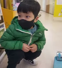 어린이집에서 갑갑한지 자꾸 벗어서 조금낙낙하게 씌우려고 샀는데 부드러워서인지 잘쓰