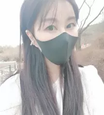 마스크는 처음 구매해봤는데 진작 살껄 후회했네요.. 너무 편하고 이쁘고 다음엔 쫌더사