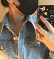 딸아이랑 예쁘게 마스크 하나식 쓰고 집 앞 스벅에서
