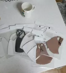 마스크 예뻐요. 내일 운동하러갈때 쓰려고 챙겨두고 같이 가시는분들꺼도 선물하려고 샀