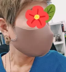 항상 검정 마스크만 쓰다가 이번에는 세일까지 해서 흰색과 스킨색을 구매했어요.
