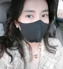 화면으로 보는거보다 착용하니 더 예쁜거같아요
