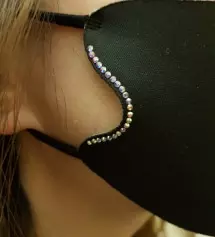 진짜 이뻐요..생각보다 화려해서 귀걸이나 마스크 스트랩이나 목걸이 다 빼고 이 마스크