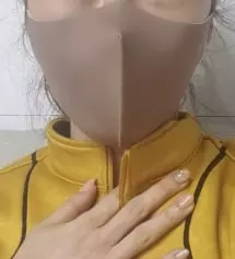 마스크에 큐빅있어서 너무이뻐요 요즘귀걸이를 잘 못하고다니는데 아쉬운마음을 달래주