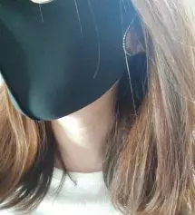 안경끼고 김서림이 조금 있고 냄새가 조금나긴 하지만 전체적으로 디자인도 좋고 세탁해