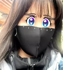 사이즈는 좀 큰편인데 소재도 좋고 큐빅이 엄청 세련되어 보여요