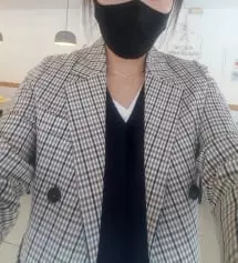 패션마스크  짱입니다.얼굴 이삐게 보이게하고 가벼운 착용감 너무좋아요.세탁후에도 변