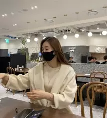 마스크 보시는분 마다 이쁘다며 줄로그엡 소개 해 드렸어요