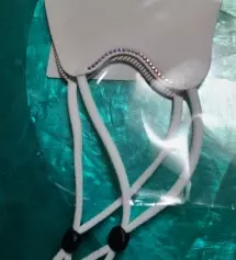 썻을때 살짝 커서 끈부분을 조였어요
