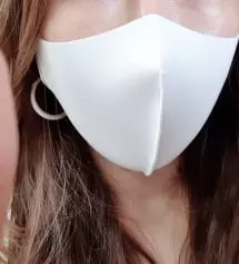 지난번에 다른색만 구매했는데 여름이 다가오고 흰옷입을 일이 더 많을것같아서  화이트