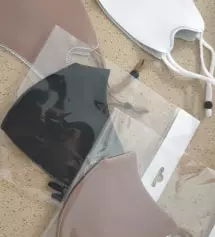 마스크 줄 조절이 가능해서 넘 좋아요 ㅎ예쁘구요 색상고민하다가 세트로 샀는듸ㅣ 잘 