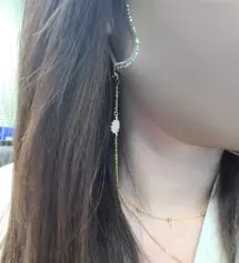 마스크는 예쁘고 만족하는데 스트랩은 불량인줄 알았어요.
