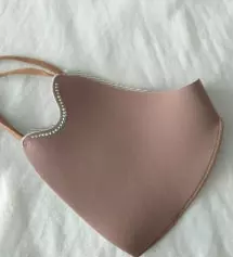 끈조절하니까 딱맞게 쓸수있어서 좋아요~생각보다 색상이 진해서 화이트도 예쁠것같네요