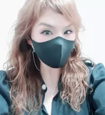 얼굴이  이뻐보이는 마스크네요.
