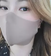 너무맘에들어요!! 귀걸이효과도있네요~! 빨아쓰니 편하고~색도 너무이쁘네요^^ 랜덤 스